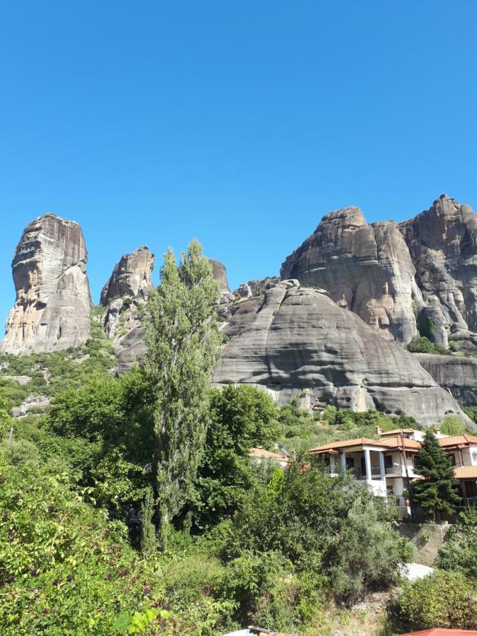 The House Under The Rocks Of Meteora 2 Apartment Kalambaka Bagian luar foto