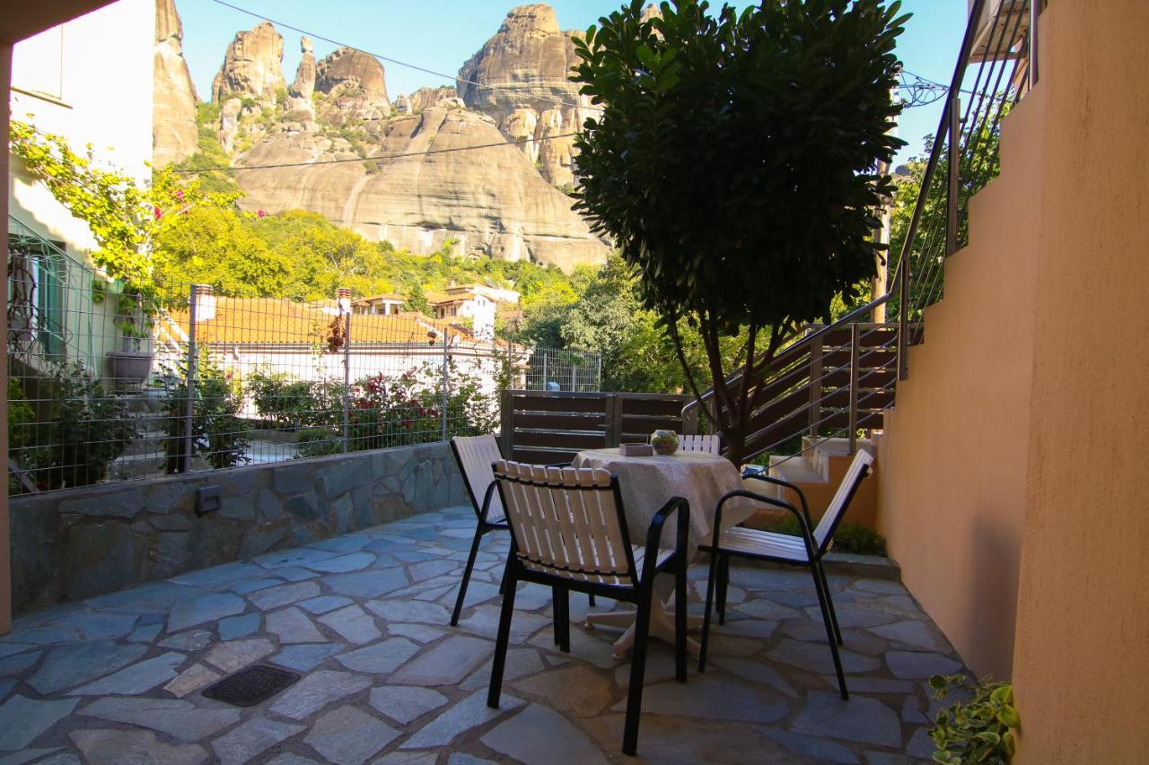 The House Under The Rocks Of Meteora 2 Apartment Kalambaka Bagian luar foto